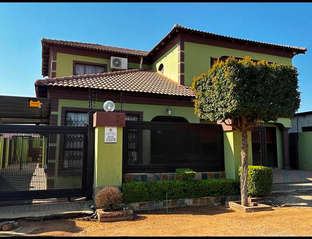 4 BEDROOM HOUSE FOR SALE IN SOSHANGUVE JJ